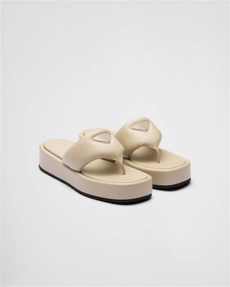 scarpe con zeppa prada|Sandali infradito Soft con zeppa in nappa imbottita Deserto .